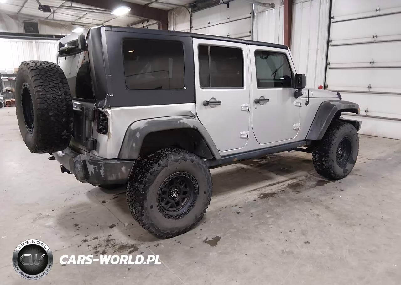 2010 Jeep Wrangler Unlimited Rubicon VIN:1J4BA6H12AL169727 - 4