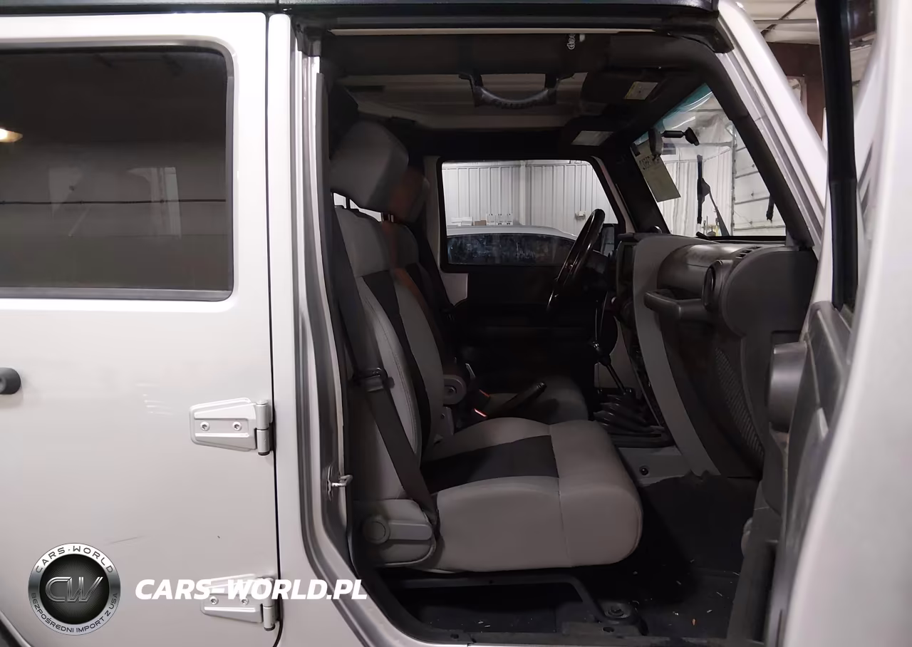2010 Jeep Wrangler Unlimited Rubicon VIN:1J4BA6H12AL169727 - 5