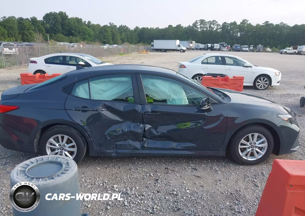 2026 Toyota Camry Le VIN:4T1DAACK0TU671310 - 13