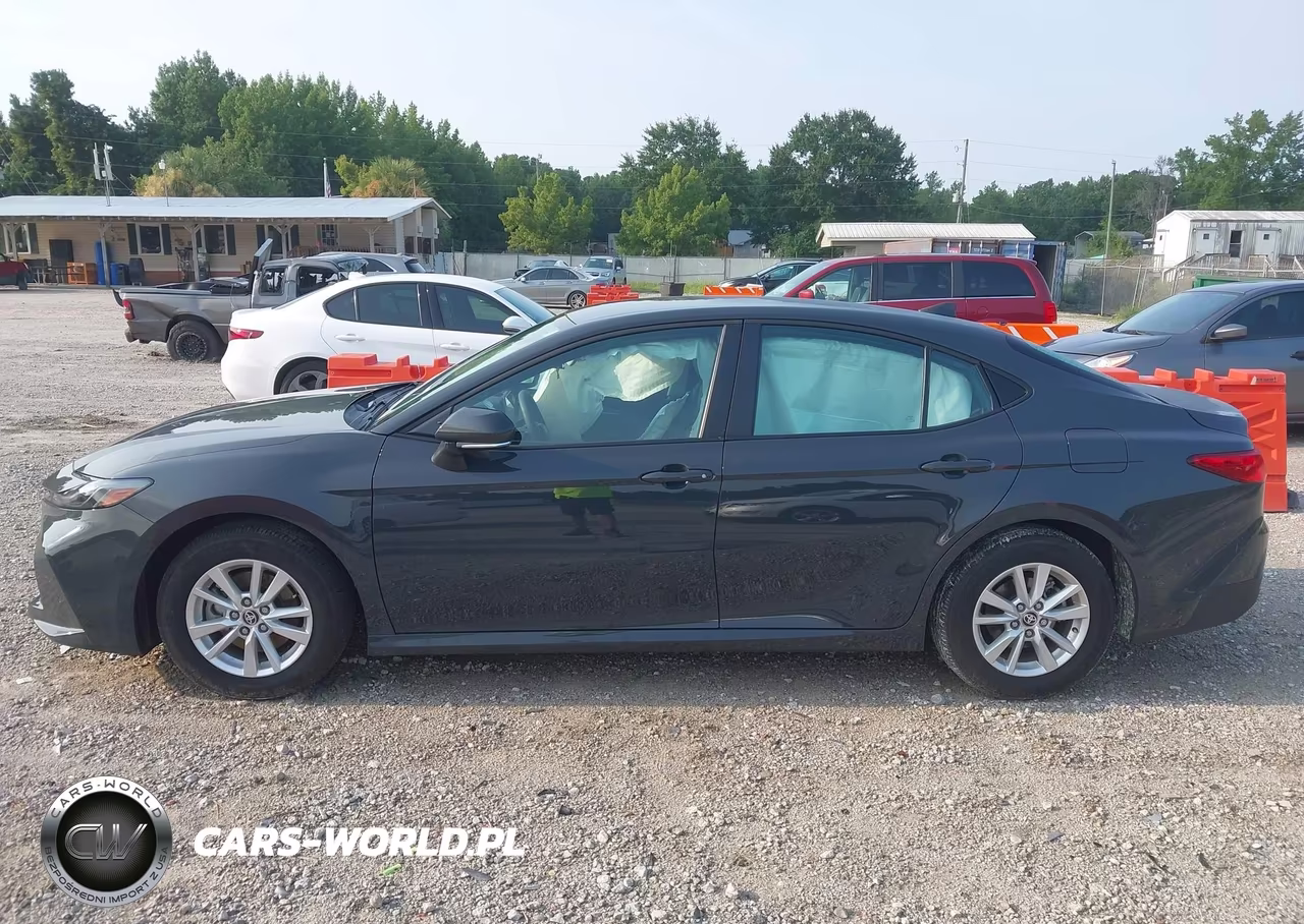 2026 Toyota Camry Le VIN:4T1DAACK0TU671310 - 14