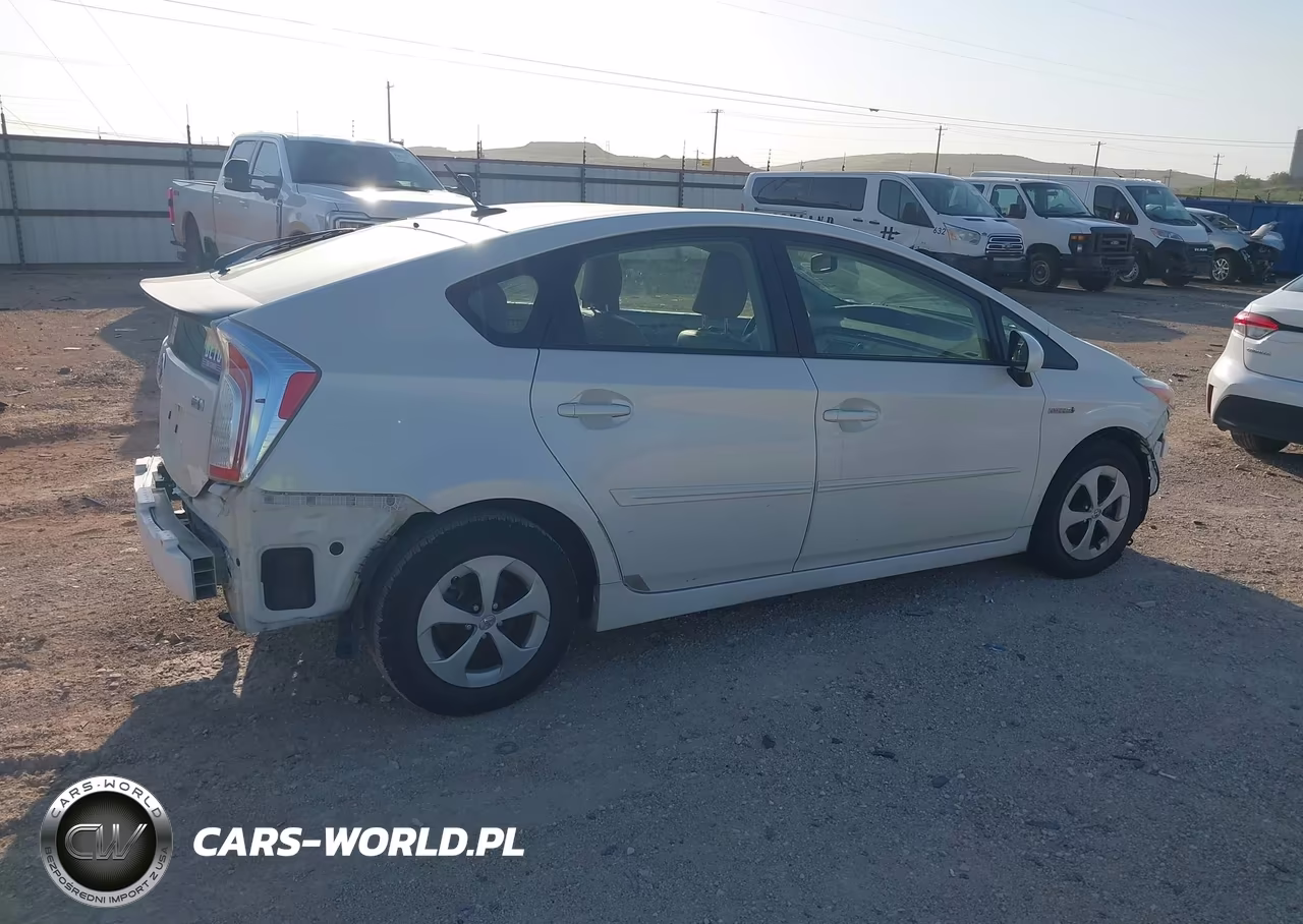 2015 Toyota Prius Four VIN:JTDKN3DU3F0438903 - 4