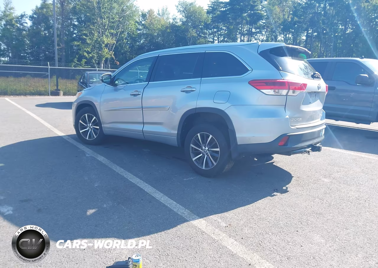 2017 Toyota Highlander Xle VIN:5TDJZRFH7HS413912 - 3