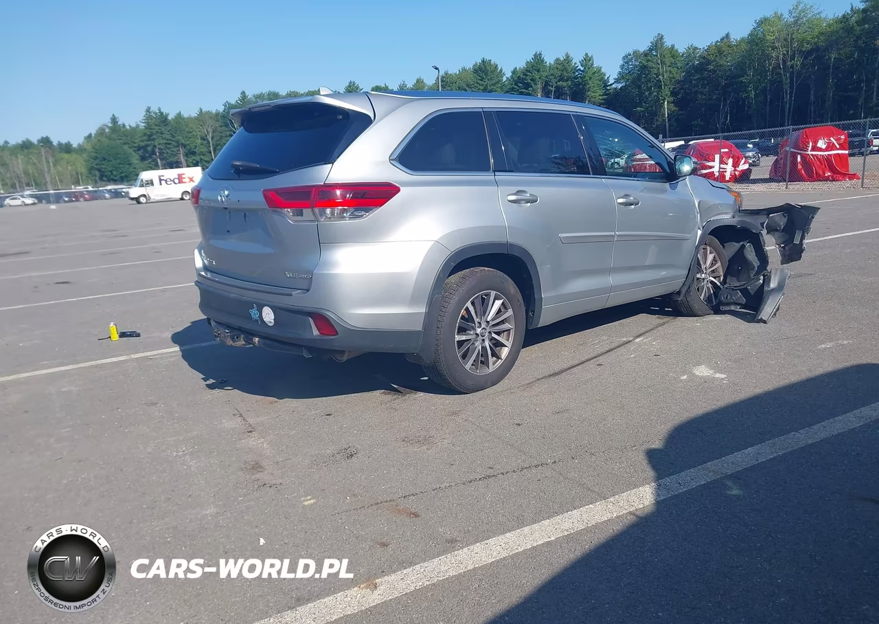 2017 Toyota Highlander Xle VIN:5TDJZRFH7HS413912 - 4