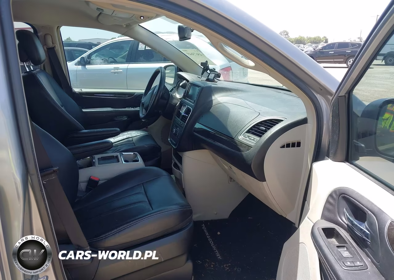 2014 Chrysler Town & Country Touring VIN:2C4RC1BG1ER143762 - 5