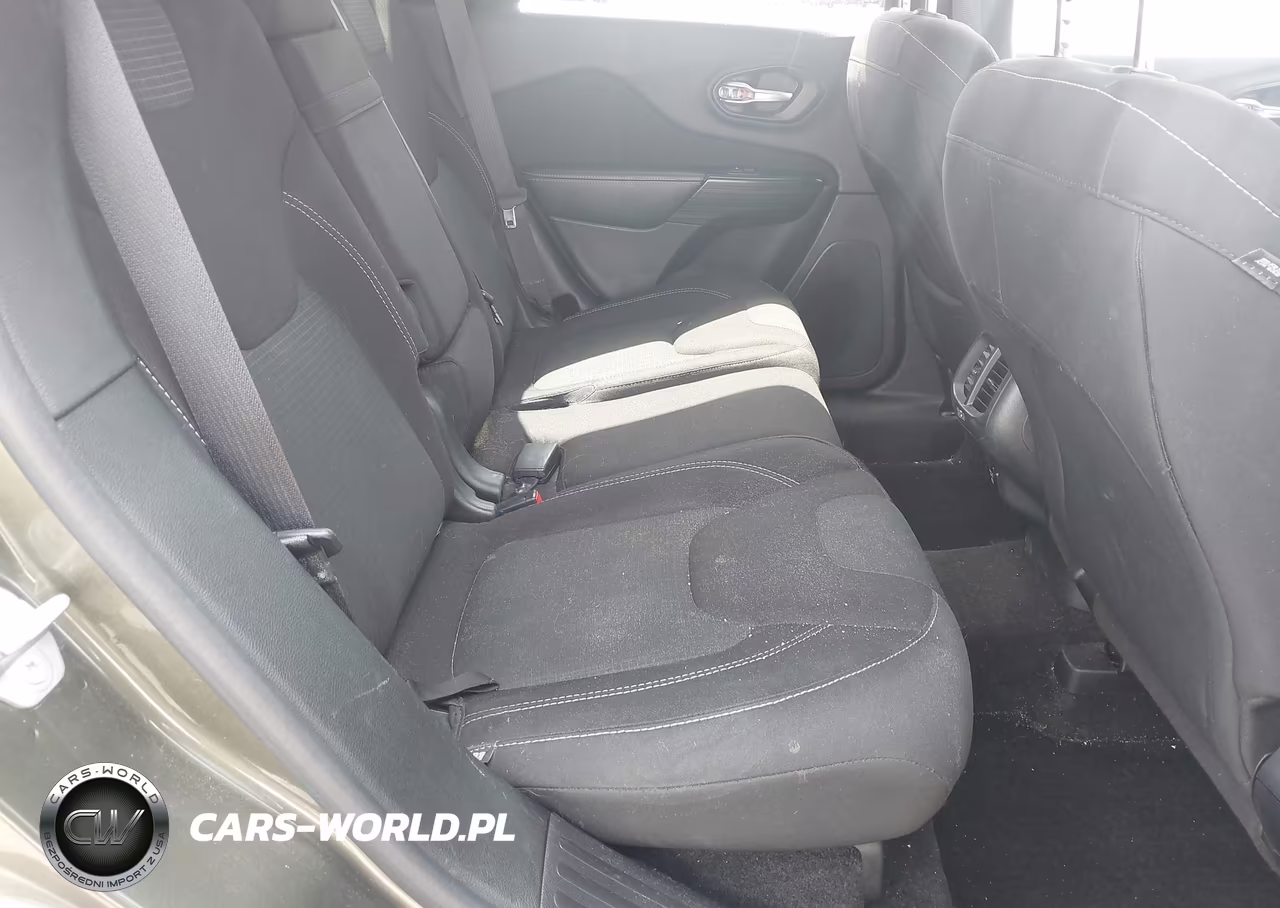 2016 Jeep Cherokee Latitude VIN:1C4PJMCB0GW117259 - 8