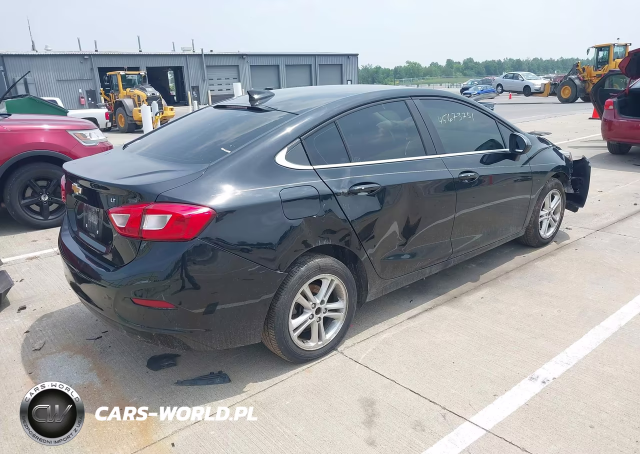 2018 Chevrolet Cruze Lt Auto VIN:1G1BE5SM2J7246296 - 4