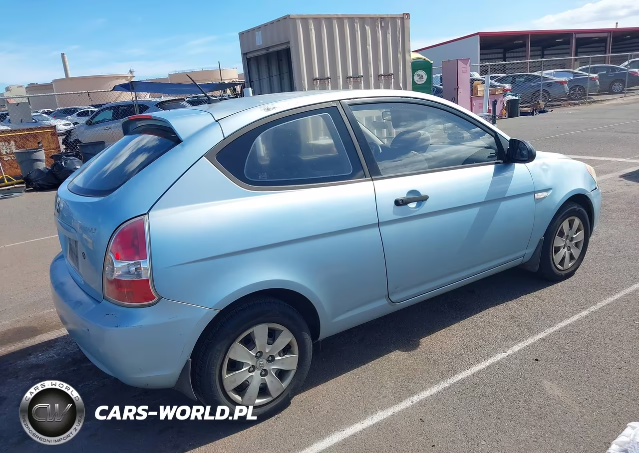 2008 Hyundai Accent Gs VIN:KMHCM36C18U062589 - 4