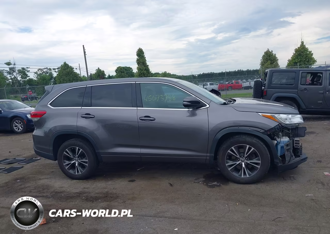 2018 Toyota Highlander Le VIN:5TDZZRFH2JS245086 - 14