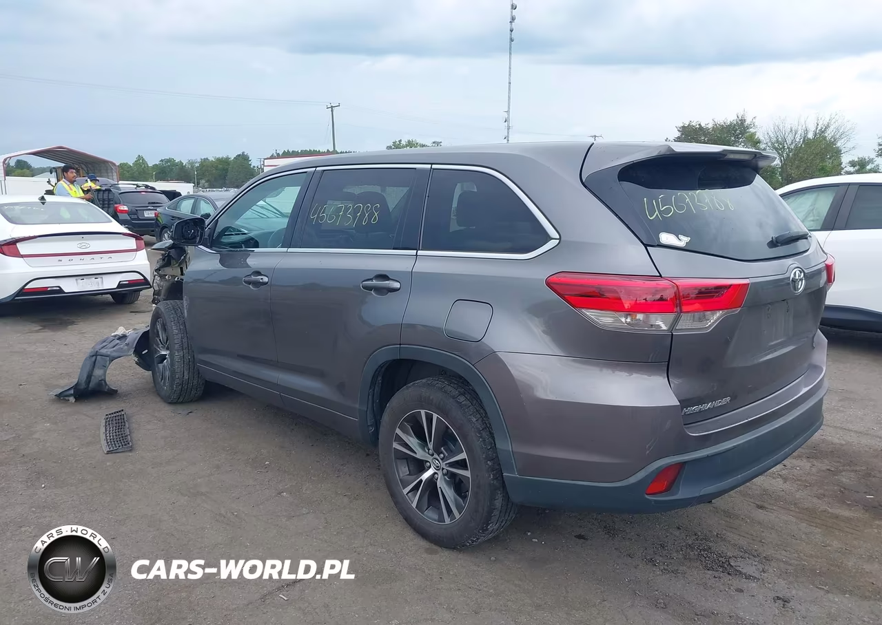 2018 Toyota Highlander Le VIN:5TDZZRFH2JS245086 - 3