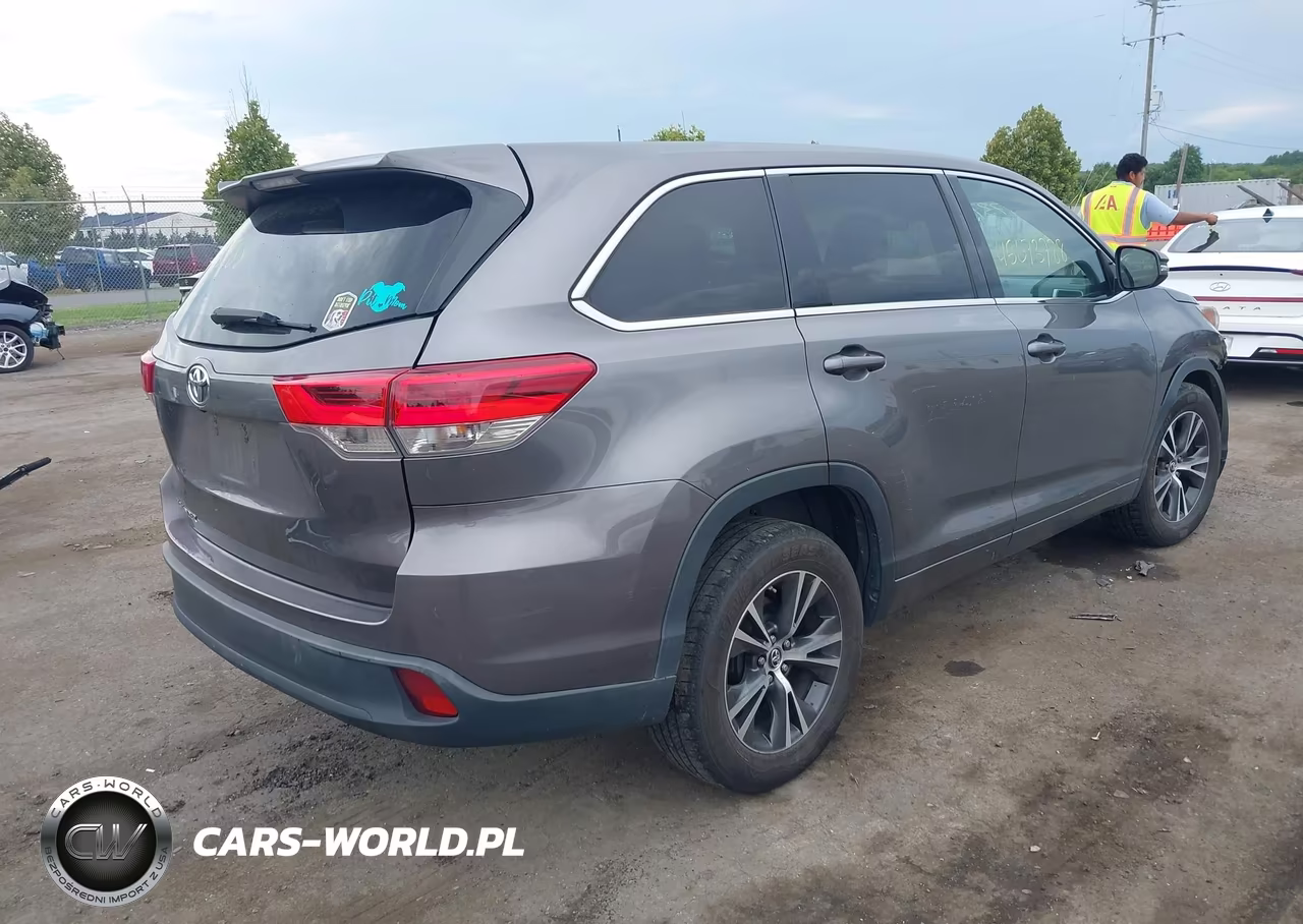 2018 Toyota Highlander Le VIN:5TDZZRFH2JS245086 - 4