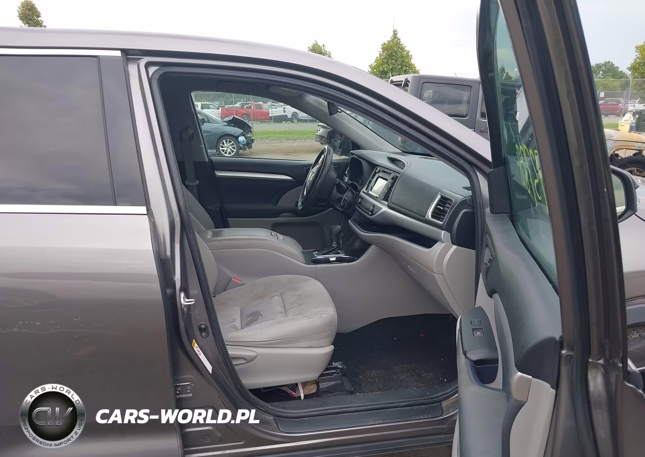 2018 Toyota Highlander Le VIN:5TDZZRFH2JS245086 - 5