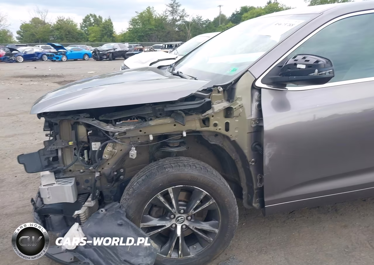 2018 Toyota Highlander Le VIN:5TDZZRFH2JS245086 - 6
