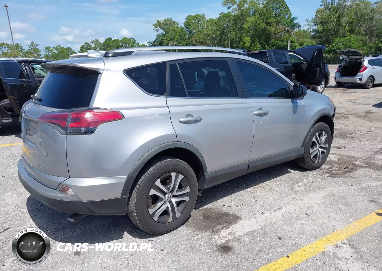 2018 Toyota Rav4 Le VIN:2T3ZFREV8JW418365 - 4