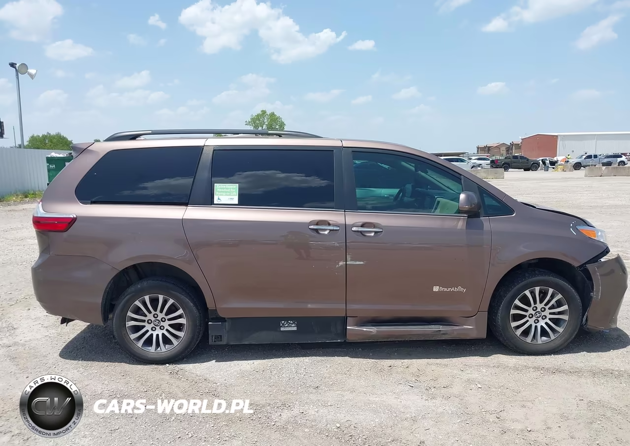 2018 Toyota Sienna Xle 8 Passenger VIN:5TDYZ3DCXJS946474 - 13