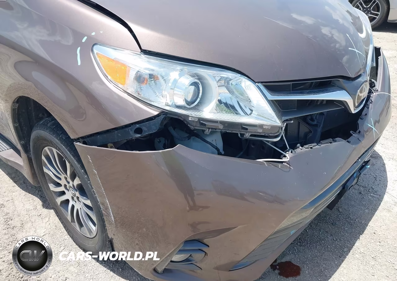 2018 Toyota Sienna Xle 8 Passenger VIN:5TDYZ3DCXJS946474 - 18