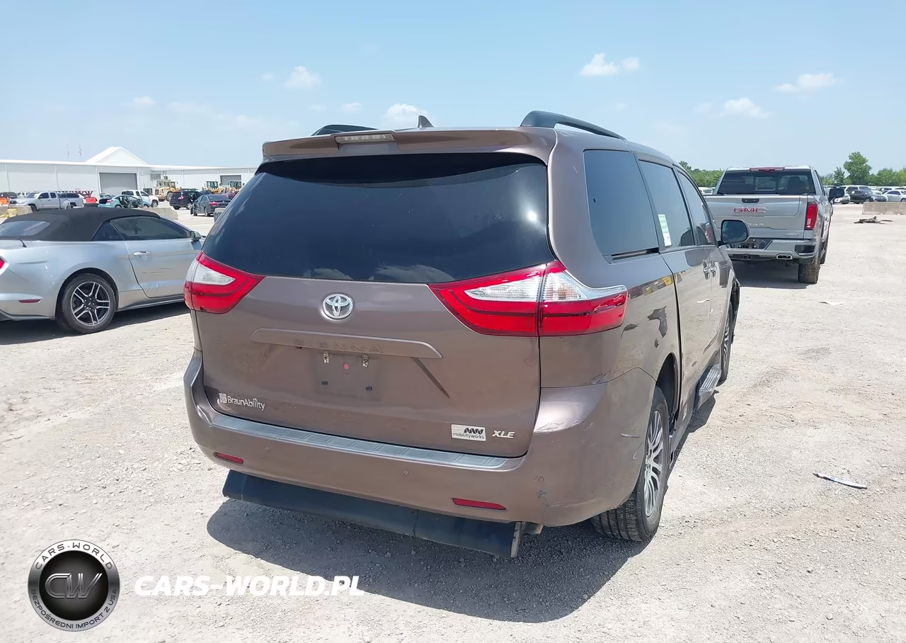 2018 Toyota Sienna Xle 8 Passenger VIN:5TDYZ3DCXJS946474 - 4