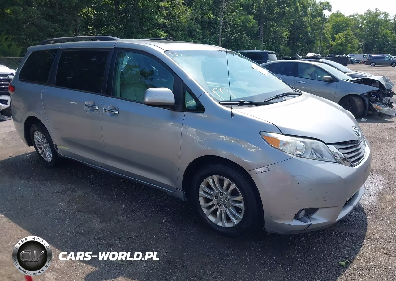 2012 Toyota Sienna Xle V6 8 Passenger