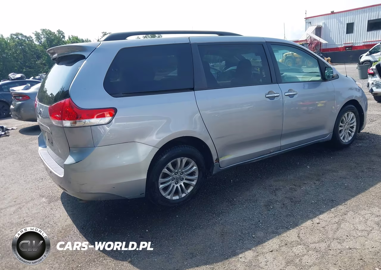 2012 Toyota Sienna Xle V6 8 Passenger VIN:5TDYK3DC2CS279763 - 4