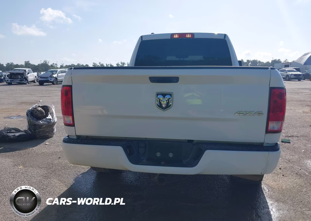 2018 Ram 1500 Express 4X4 6'4 Box VIN:1C6RR7FG1JS302095 - 16