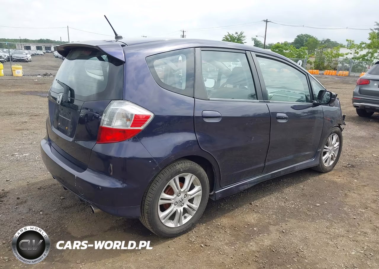 2010 Honda Fit Sport VIN:JHMGE8H47AC008519 - 4