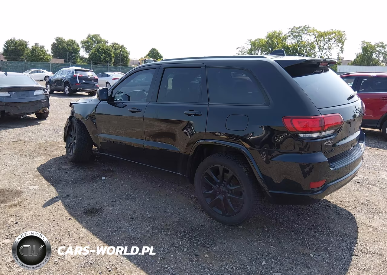 2019 Jeep Grand Cherokee Altitude 4X4 VIN:1C4RJFAG3KC565752 - 3
