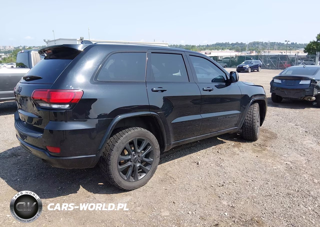 2019 Jeep Grand Cherokee Altitude 4X4 VIN:1C4RJFAG3KC565752 - 4