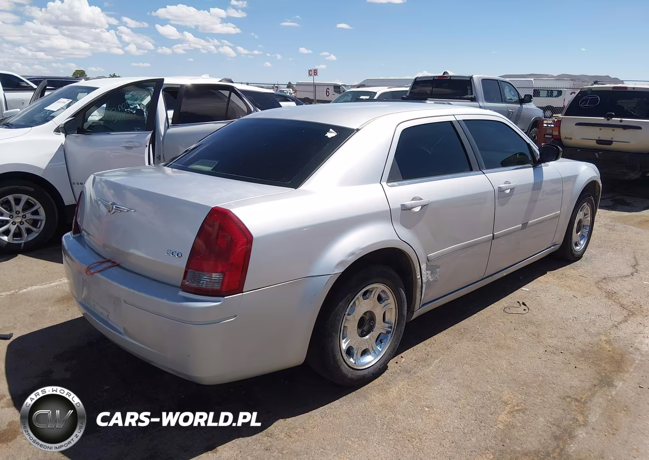 2006 Chrysler 300 VIN:2C3KA43RX6H317820 - 4