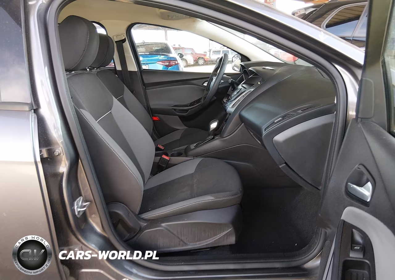 2014 Ford Focus Se VIN:1FADP3F26EL105130 - 5