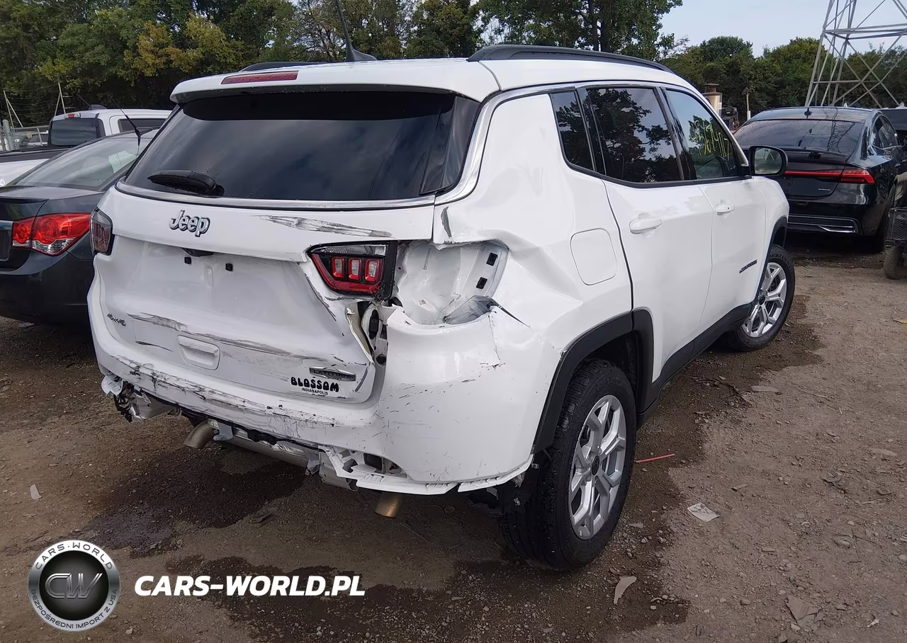 2025 Jeep Compass Latitude 4X4 VIN:3C4NJDBN4ST548981 - 4
