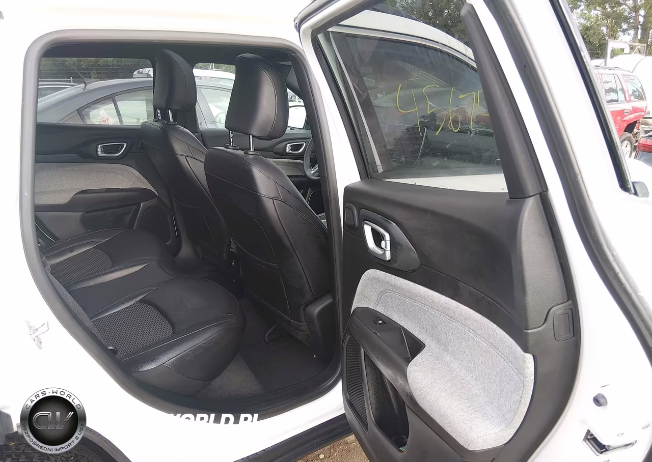 2025 Jeep Compass Latitude 4X4 VIN:3C4NJDBN4ST548981 - 8