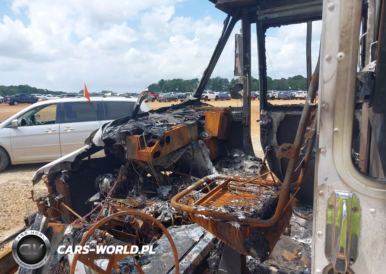 1996 Freightliner Chassis M Line Walk-In Van VIN:4UZA4FF47TC781586 - 5