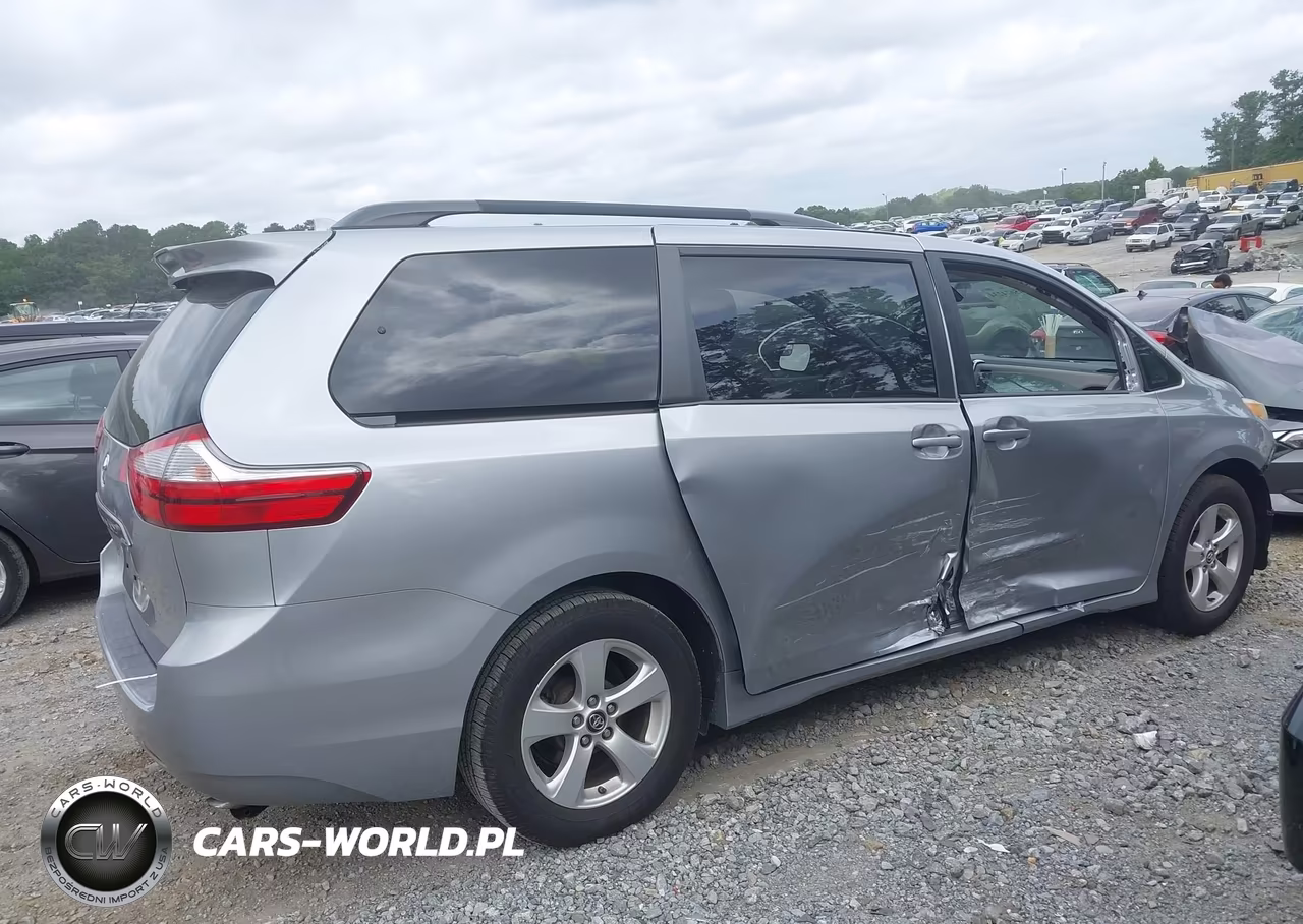 2018 Toyota Sienna Le 8 Passenger VIN:5TDKZ3DC3JS938349 - 13