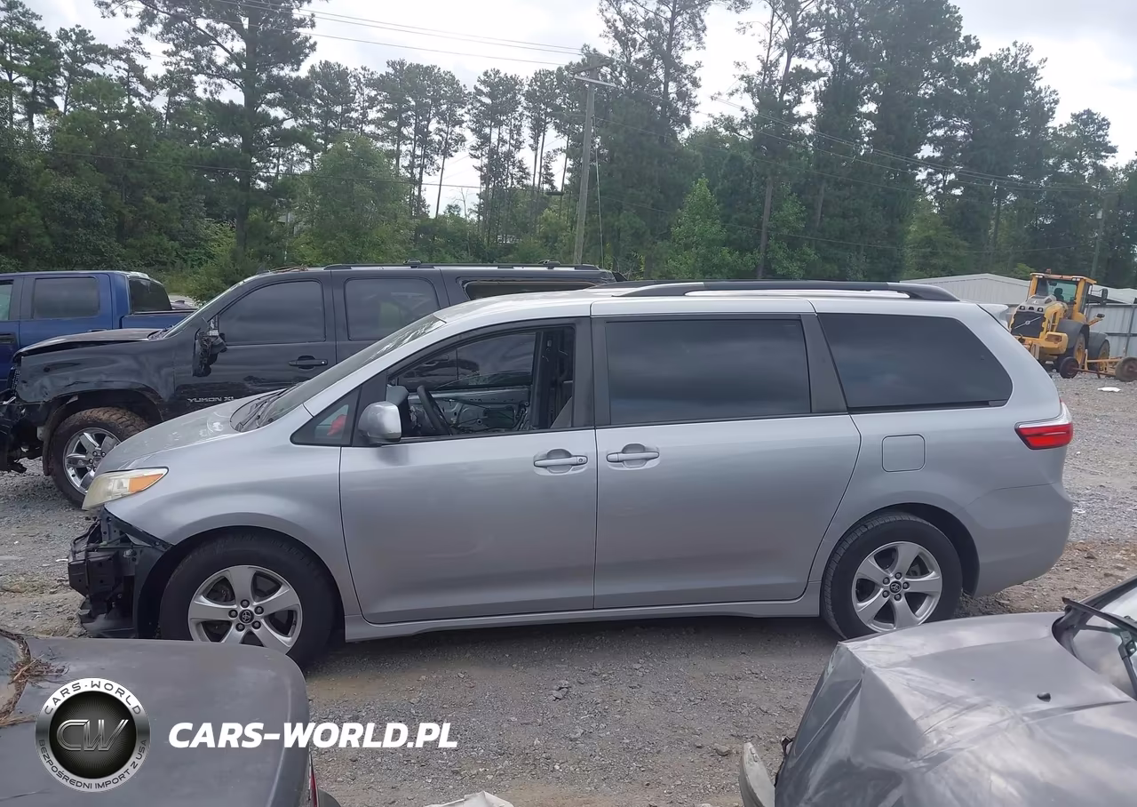2018 Toyota Sienna Le 8 Passenger VIN:5TDKZ3DC3JS938349 - 14
