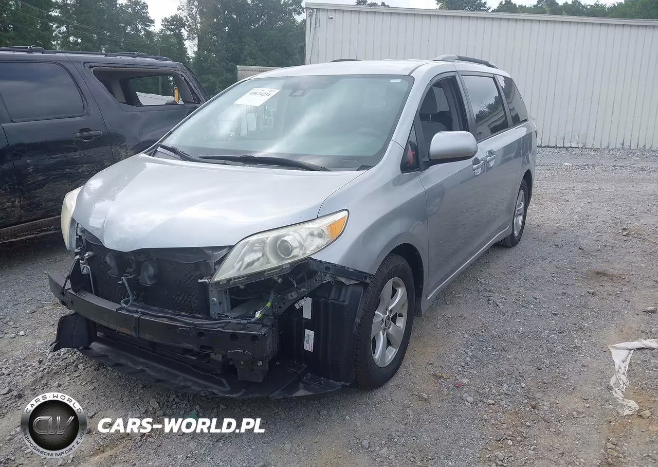 2018 Toyota Sienna Le 8 Passenger VIN:5TDKZ3DC3JS938349 - 2
