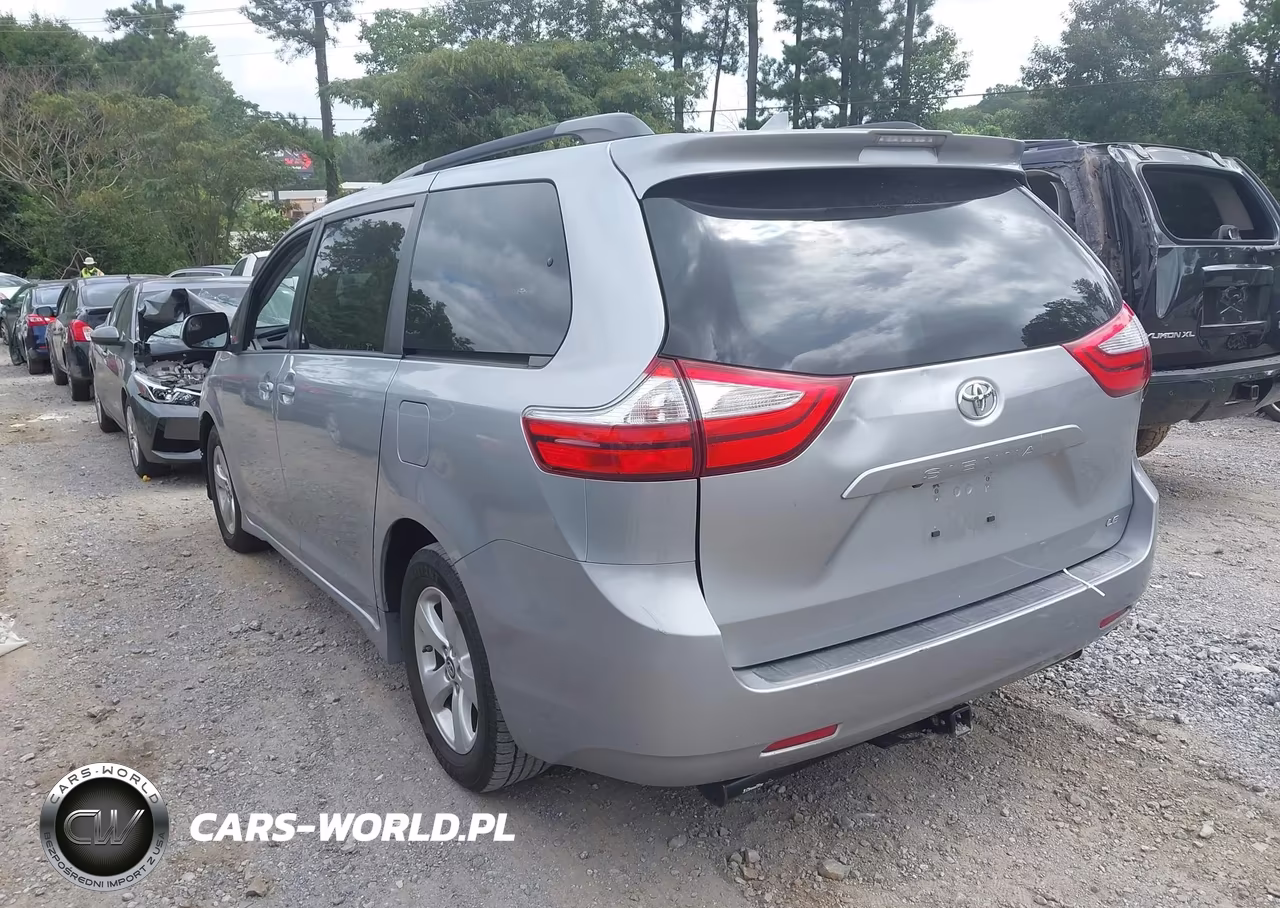 2018 Toyota Sienna Le 8 Passenger VIN:5TDKZ3DC3JS938349 - 3