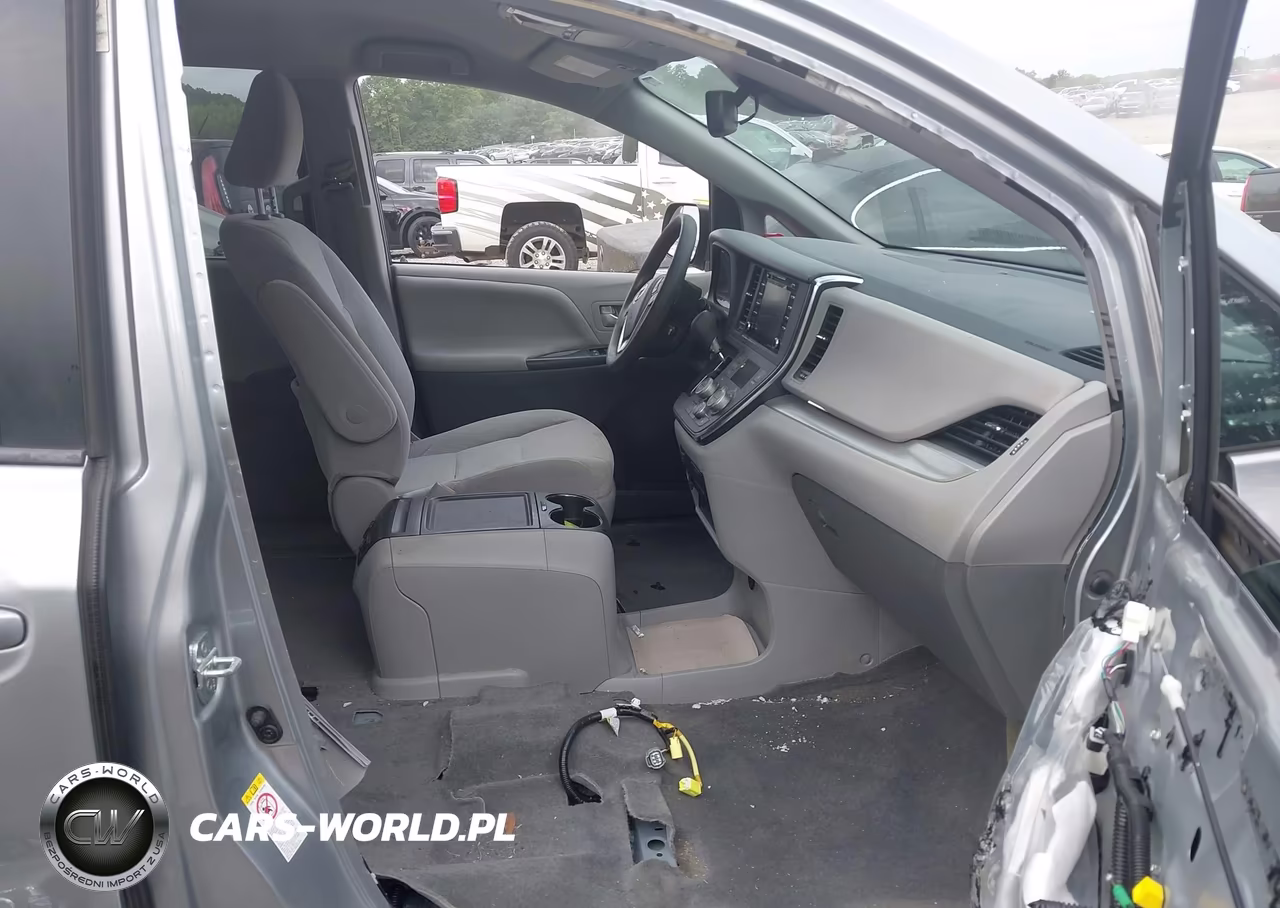 2018 Toyota Sienna Le 8 Passenger VIN:5TDKZ3DC3JS938349 - 5