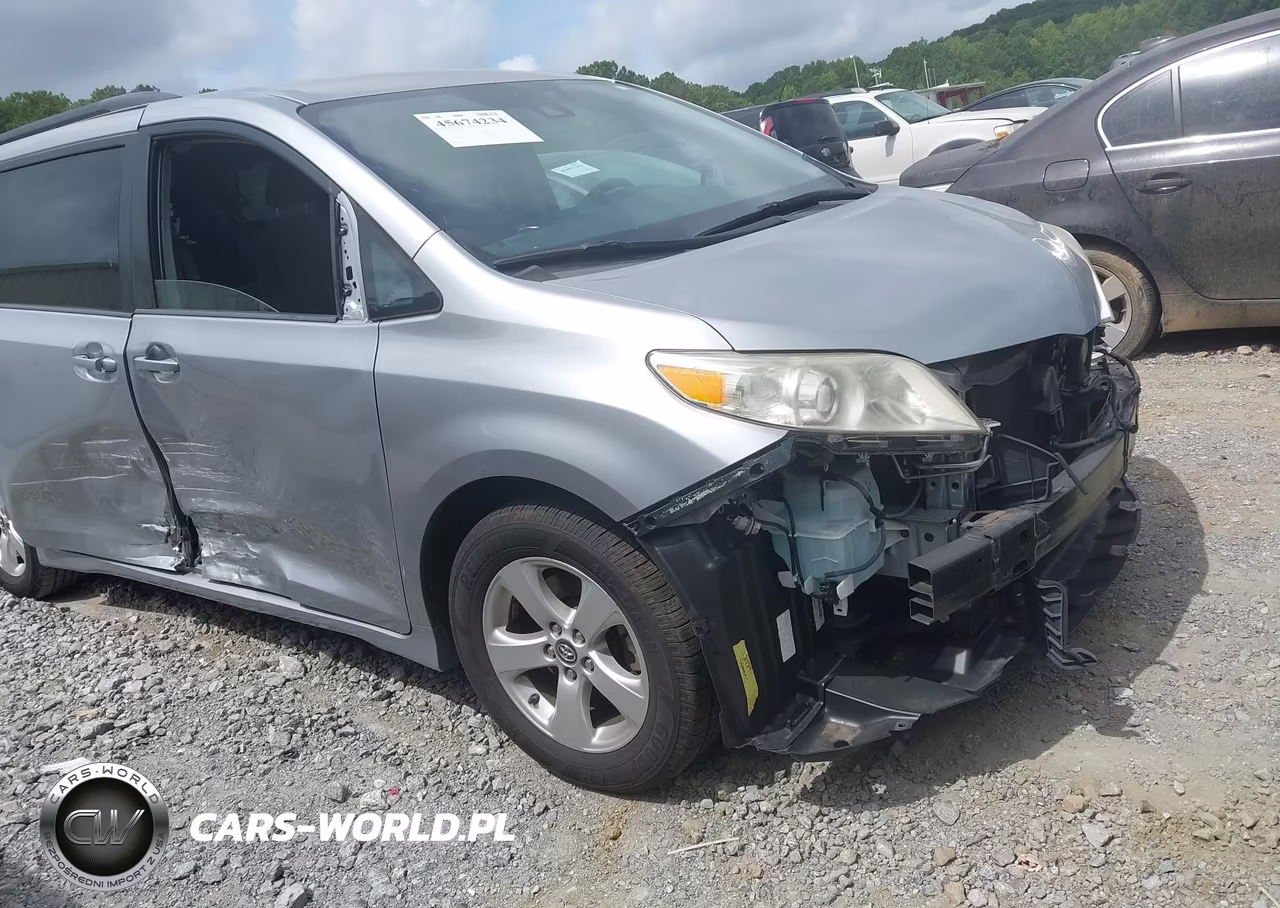 2018 Toyota Sienna Le 8 Passenger VIN:5TDKZ3DC3JS938349 - 6