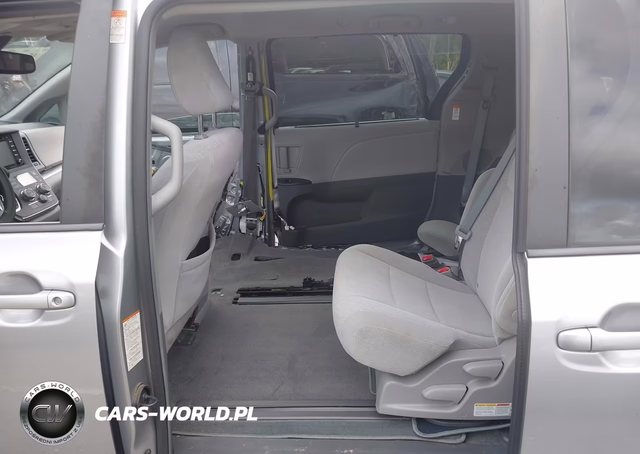 2018 Toyota Sienna Le 8 Passenger VIN:5TDKZ3DC3JS938349 - 8