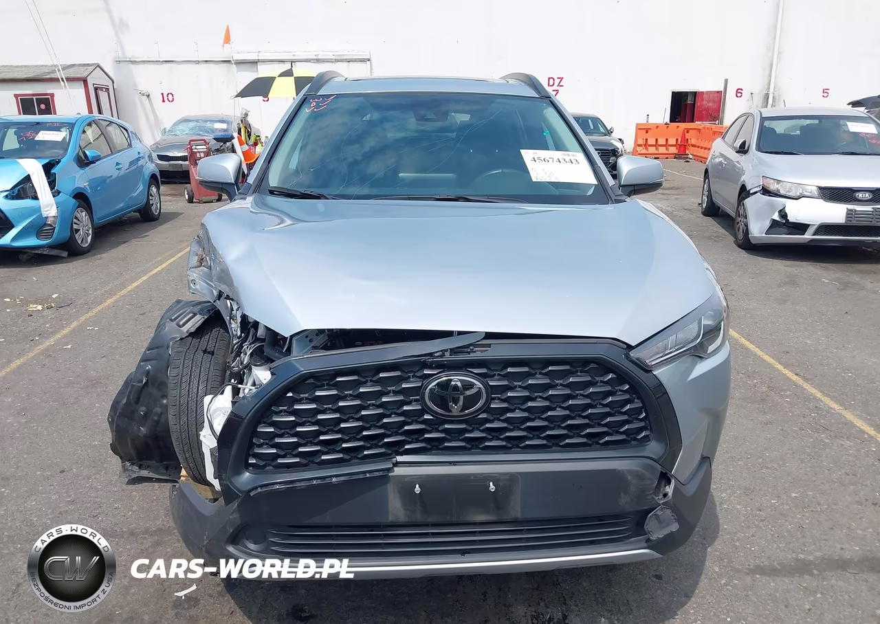 2022 Toyota Corolla Cross Le VIN:7MUBAABG7NV011660 - 13