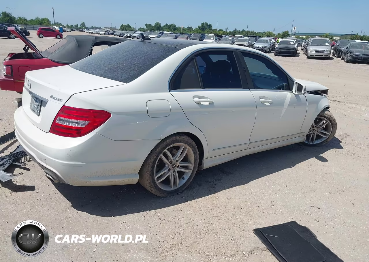 2012 Mercedes-Benz C 300 Sport 4Matic VIN:WDDGF8BBXCR213117 - 4