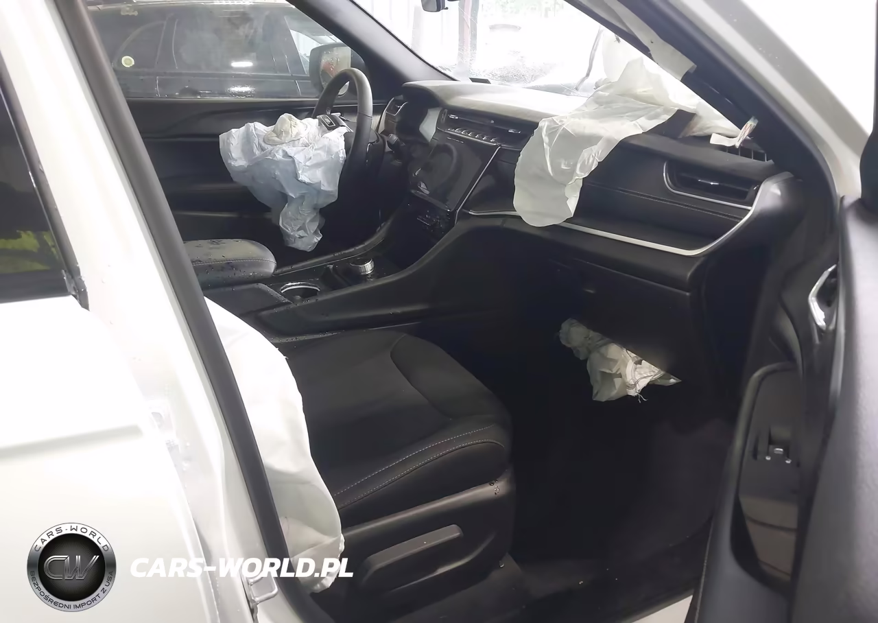 2025 Jeep Grand Cherokee Laredo X 4X4 VIN:1C4RJHAG4SC343829 - 5
