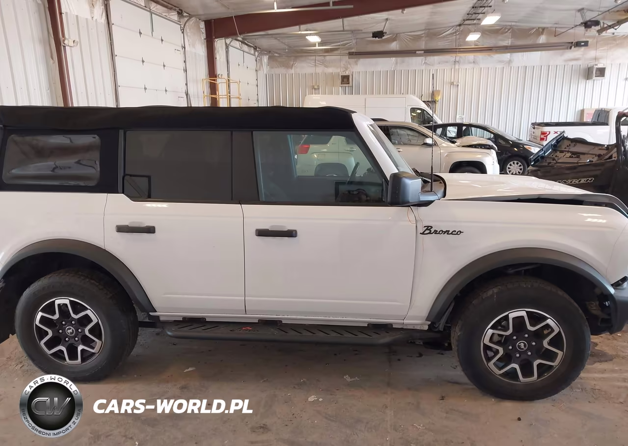 2023 Ford Bronco Big Bend VIN:1FMDE5BHXPLB13199 - 13
