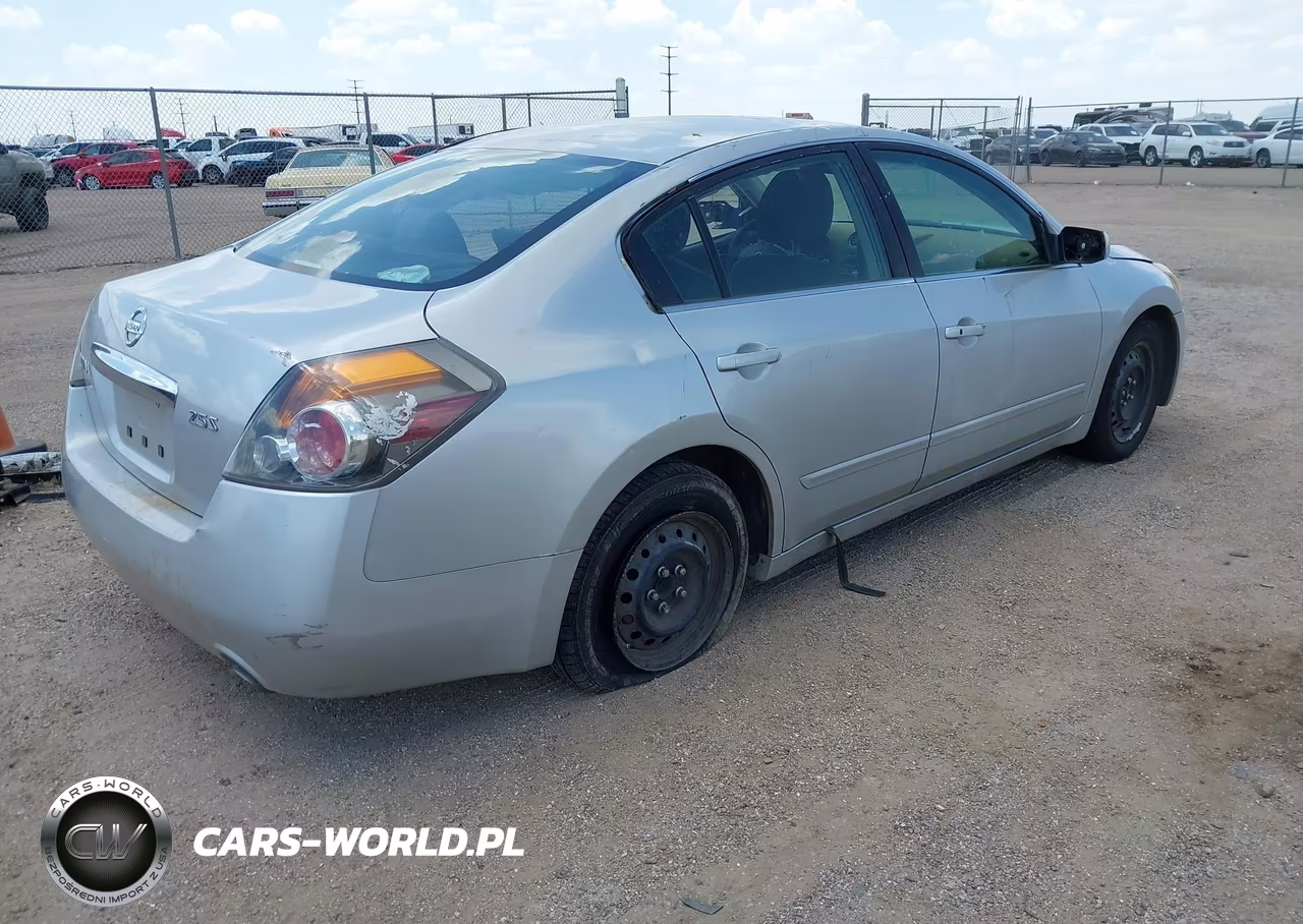 2011 Nissan Altima 2.5 S VIN:1N4AL2AP1BN513613 - 4