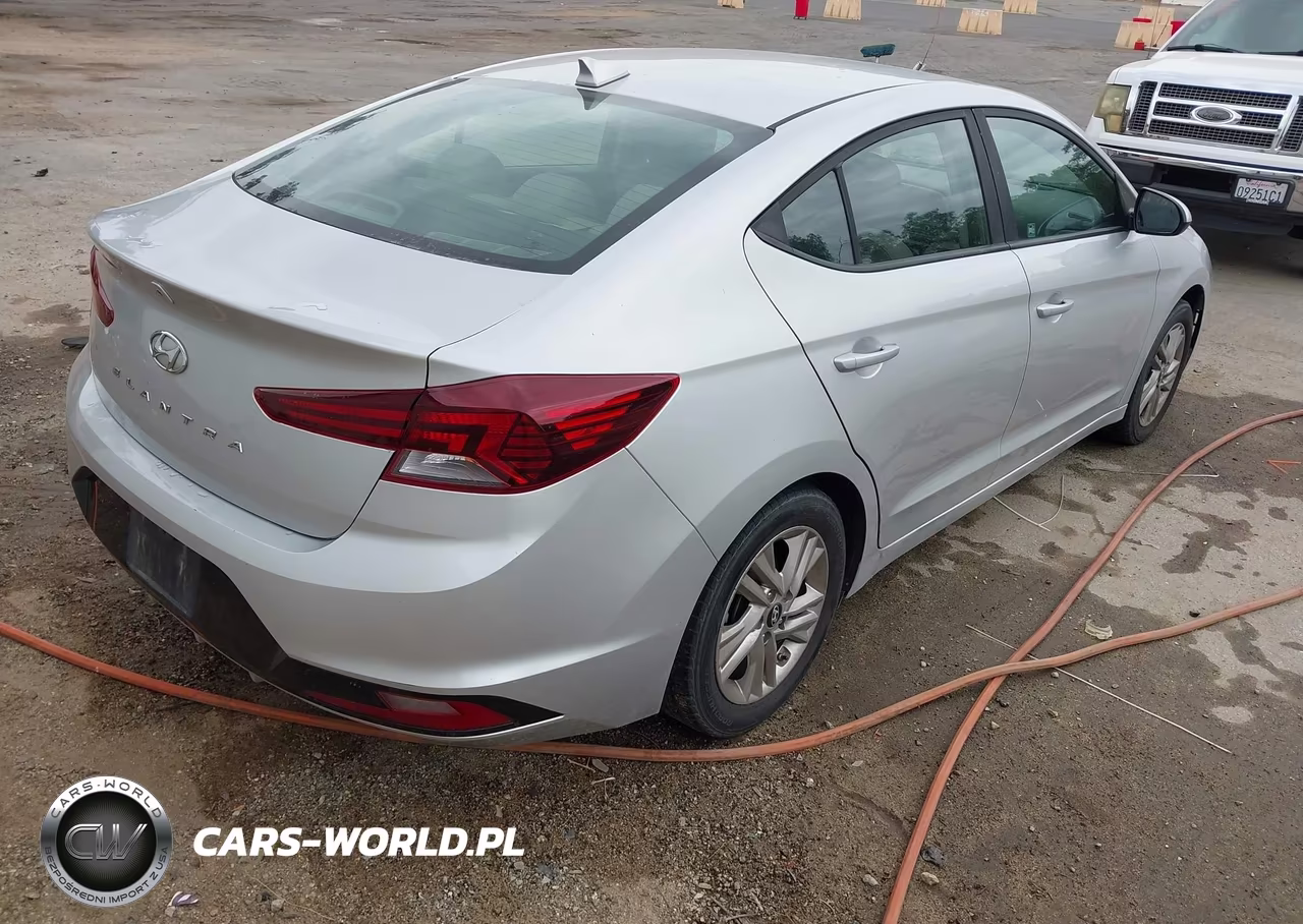 2019 Hyundai Elantra Sel VIN:5NPD84LF6KH469052 - 4