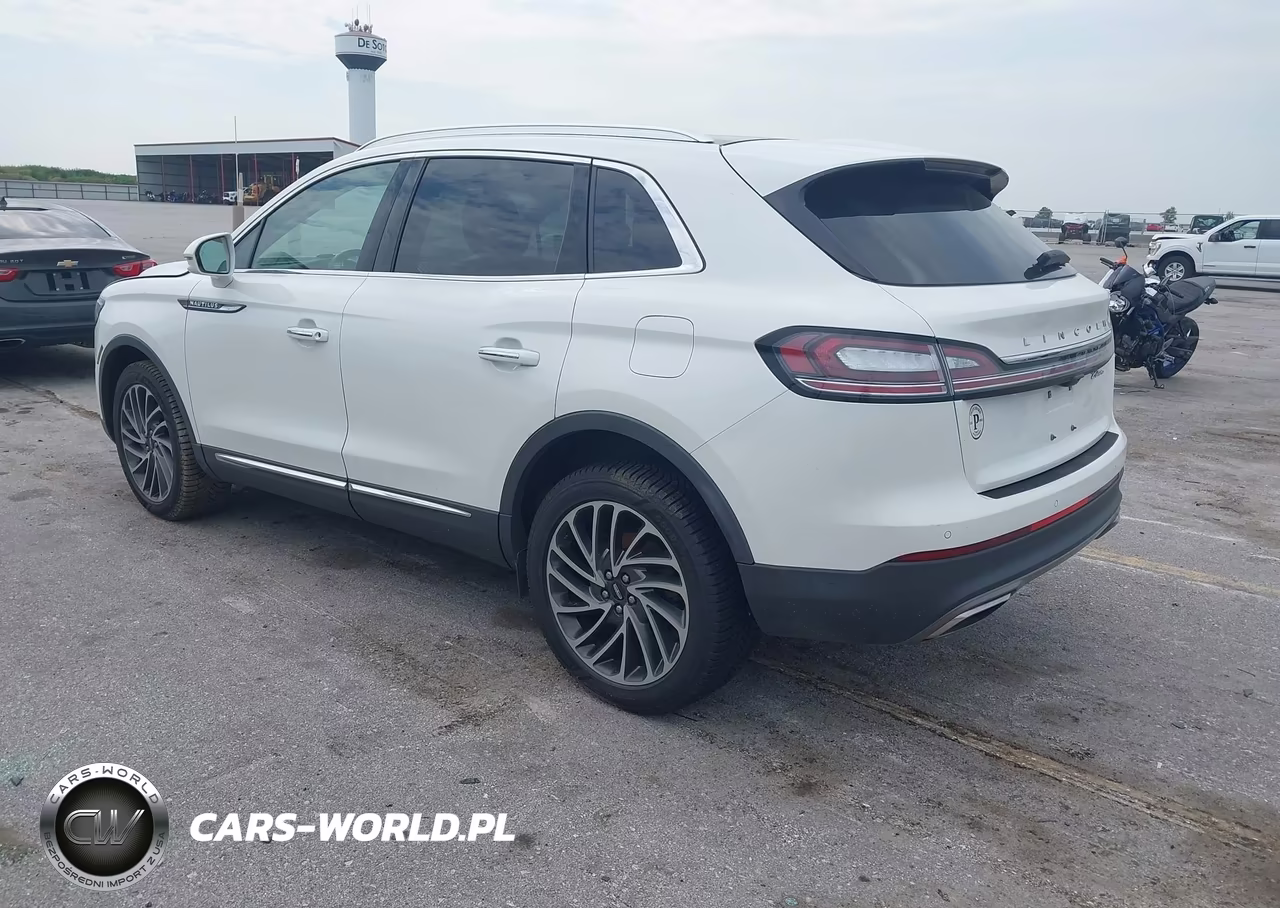 2020 Lincoln Nautilus Reserve VIN:2LMPJ8K97LBL14625 - 3