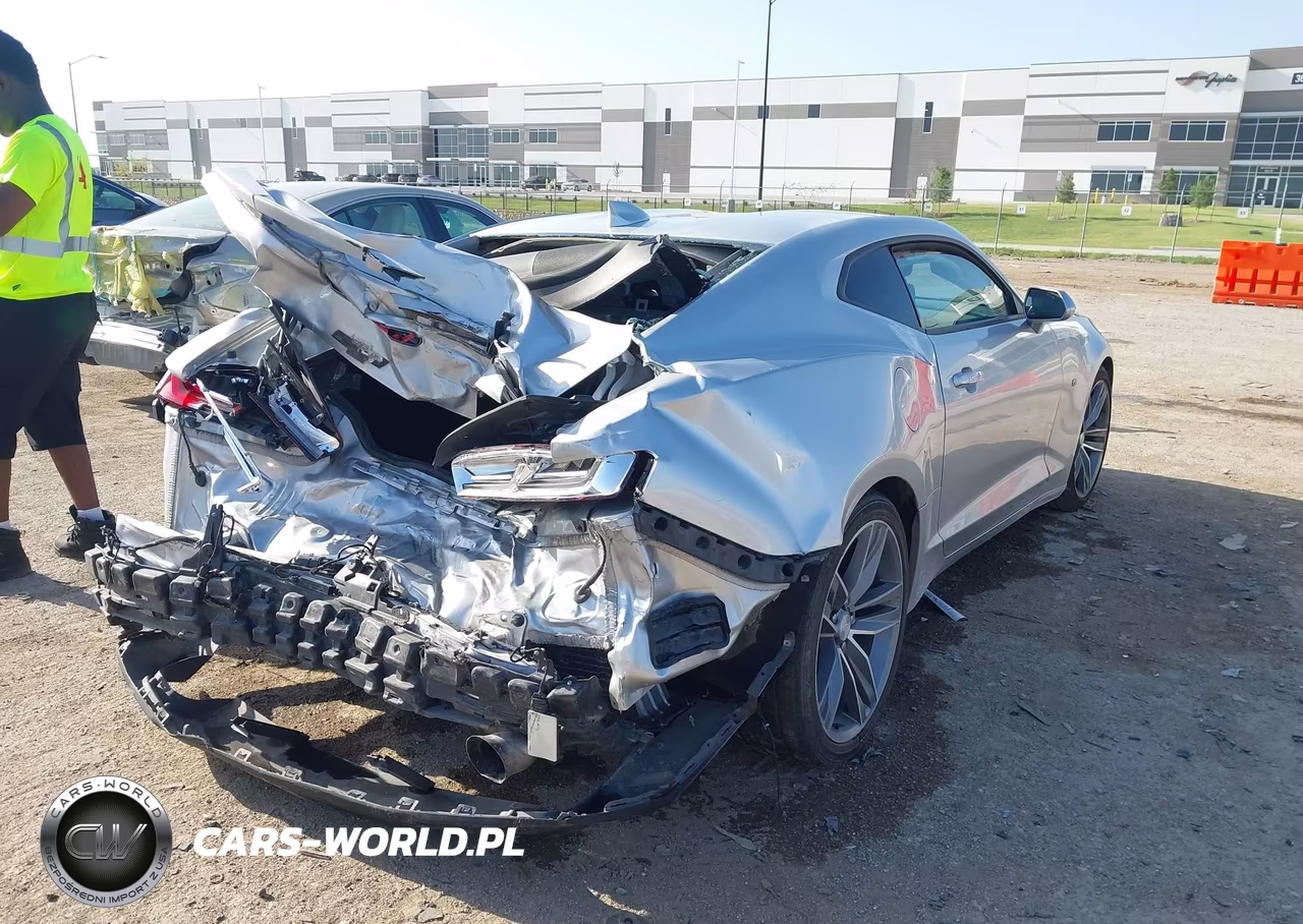 2016 Chevrolet Camaro 2Lt VIN:1G1FD1RS3G0126283 - 4