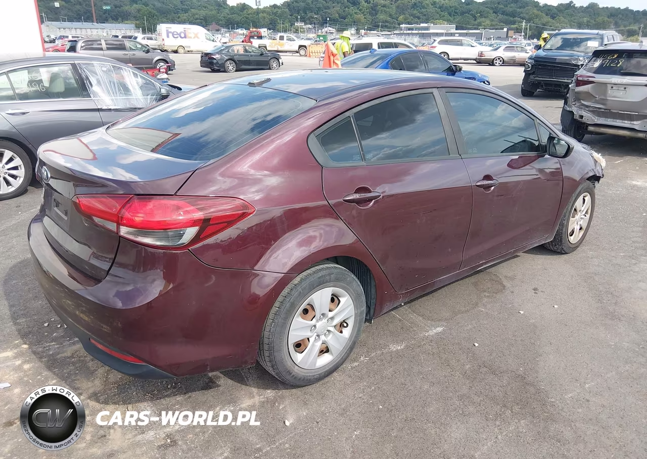 2018 Kia Forte Lx VIN:3KPFK4A78JE282369 - 4