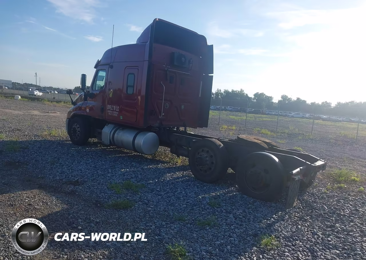 2013 Freightliner Cascadia 125 VIN:1FUJGLBG2DLBW6967 - 3