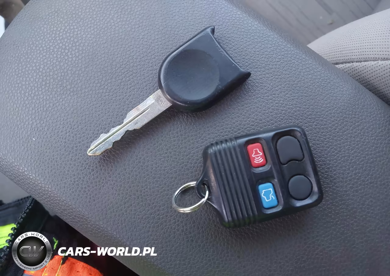 2008 Ford Focus Se-Ses VIN:1FAHP35N88W121930 - 11
