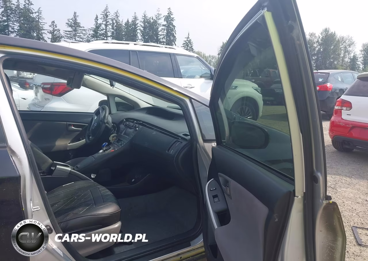 2014 Toyota Prius Two VIN:JTDKN3DU6E0360924 - 5